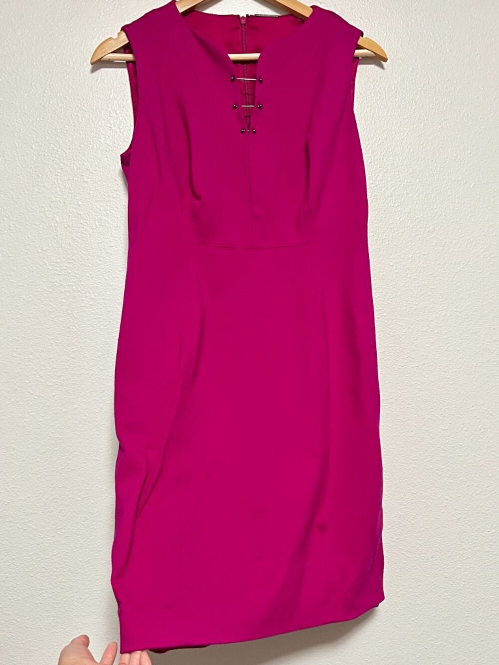Elie Tahari Fuchsia Pink Stretch Knit Hardware V Neck Midi Sheath Dress Womens 6